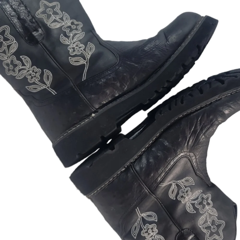 Ropers women's size 11 faux ostrich with etched flowers. In excellent cond. - Picture 7 of 7